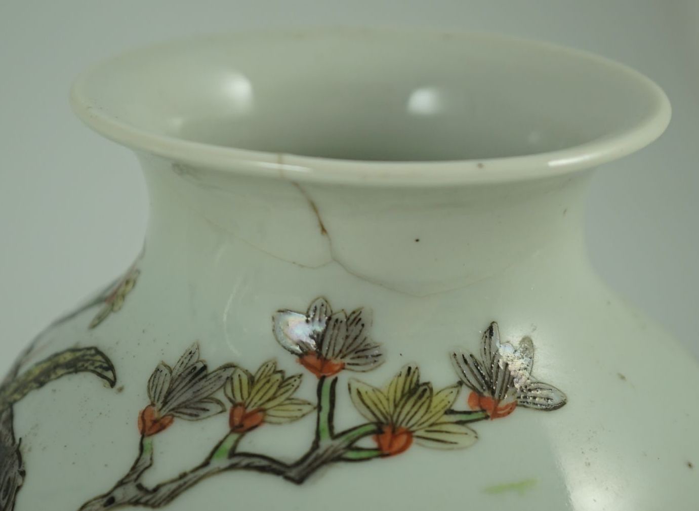 A garniture of four Chinese famille verte vases, 19th century, 31 cm and 17.5 cm high, one small vase cracked to neck